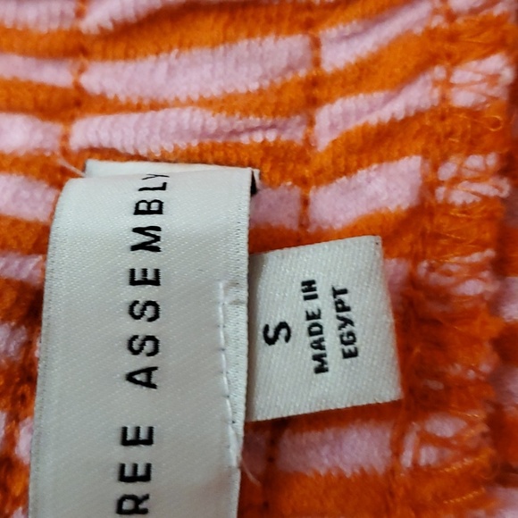 Free Assembly Shorts Size Small - Picture 3 of 8